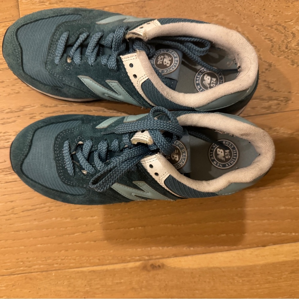 New balance Sneakers - like new - Picture 2 of 7